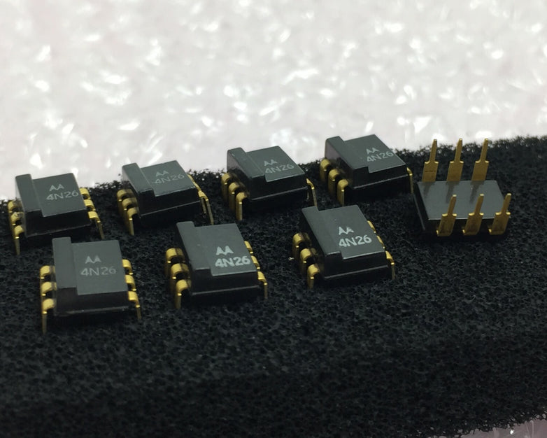 Motorola 4N26 6-Pin DIP Optoisolators Transistor Output   Lot of 8   NOS