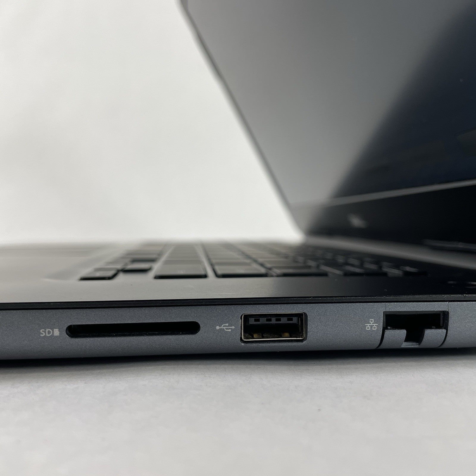 Dell Vostro 5581 15.6" i5-8265U 1.60 GHz 8 GB RAM No SSD/OS/AC9