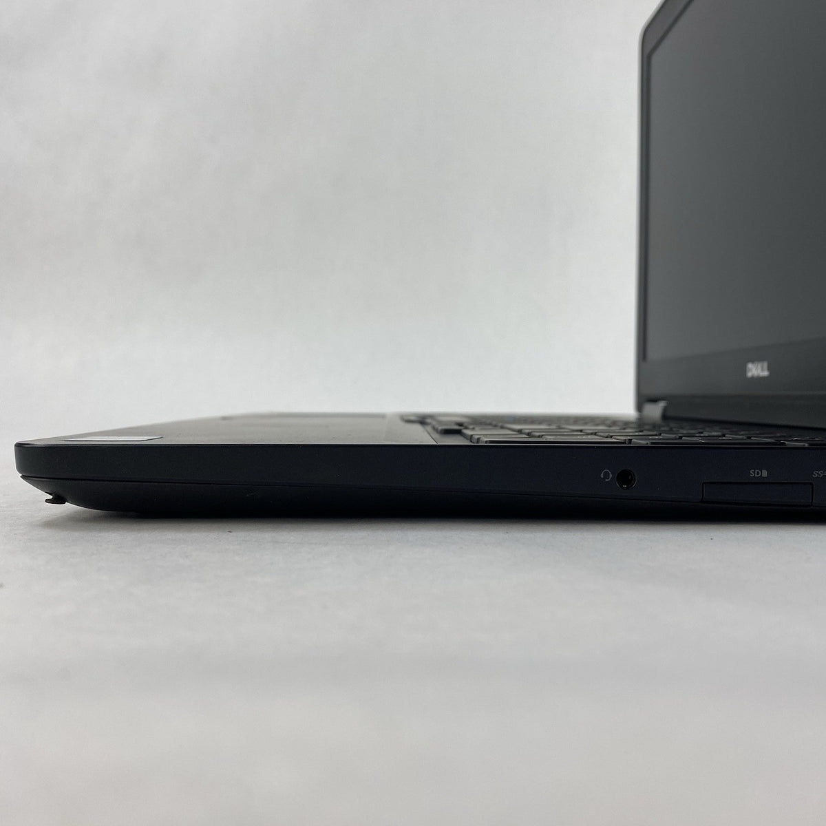 Dell Latitude E5570 15.6" i5-6300U 2.4GHz 8GB RAM No SSD/OS/AC - READ19