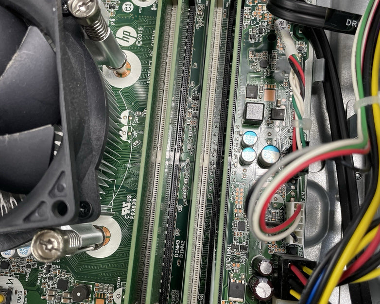 HP EliteDesk 800 G2  Intel i7-6200 3.90 GHz 16 GB RAM No HDD No OS