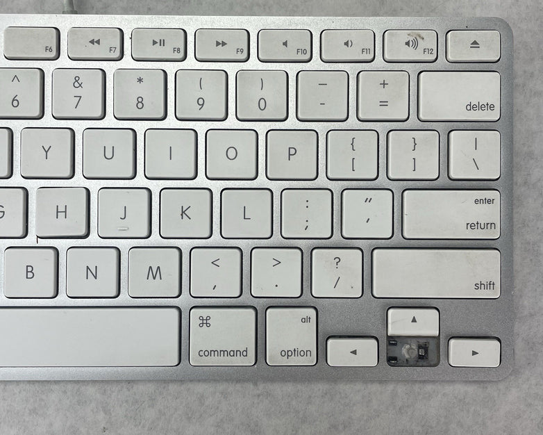 Apple A1242 MB869LL/A Wired Keyboard Tested Missing Key