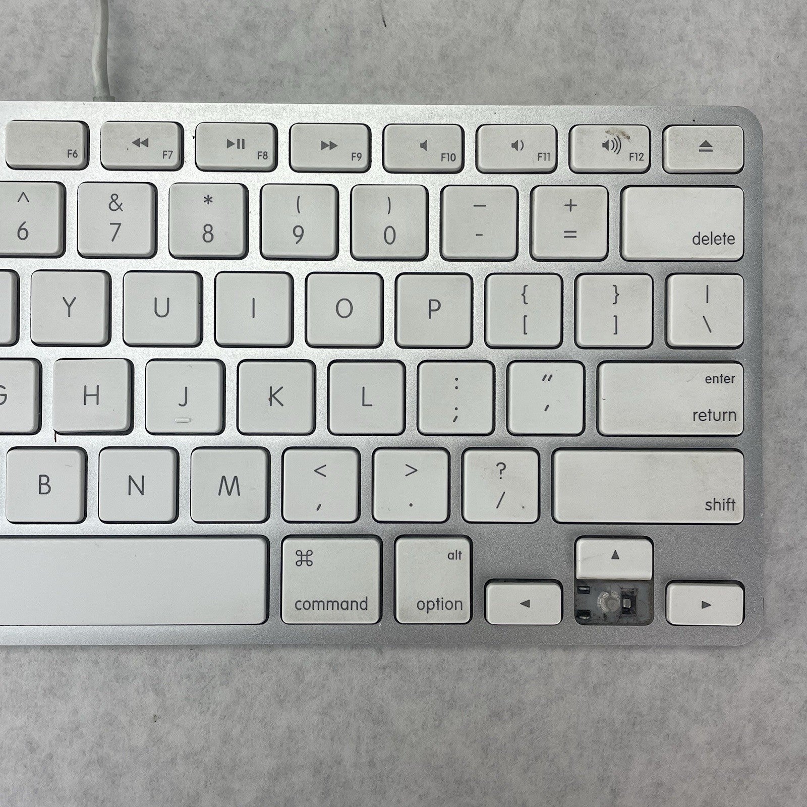 Apple A1242 MB869LL/A Wired Keyboard Tested Missing Key2