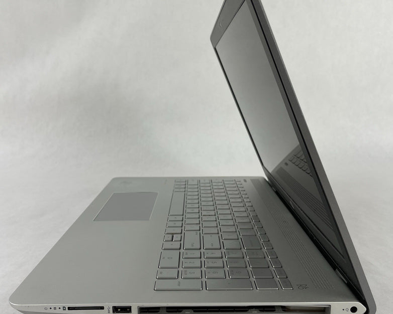 HP Pavilion 15-cc123cl 15.6" i5-8250U 1.60 GHz 8GB RAM No SSD No OS - Bad Bottom
