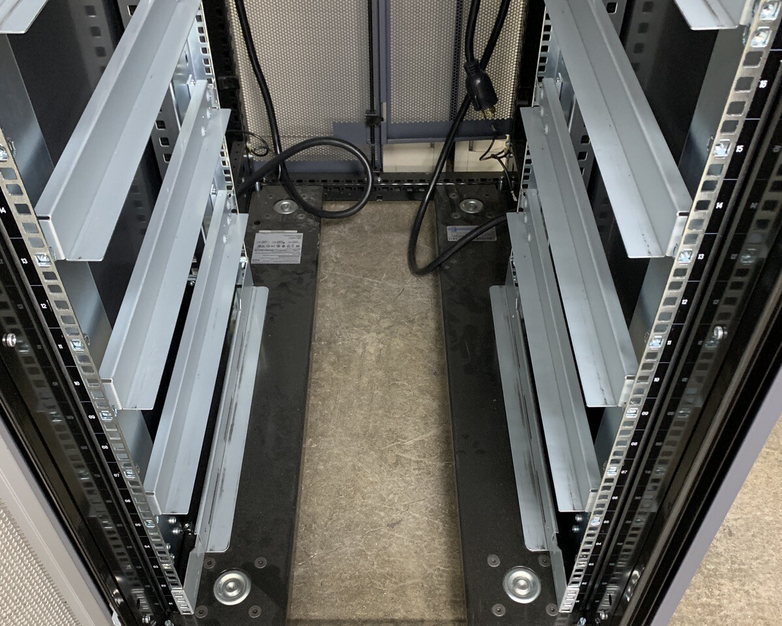 NETAPP NAC-0501 Server Rack Cabinet Unlocked No Keys