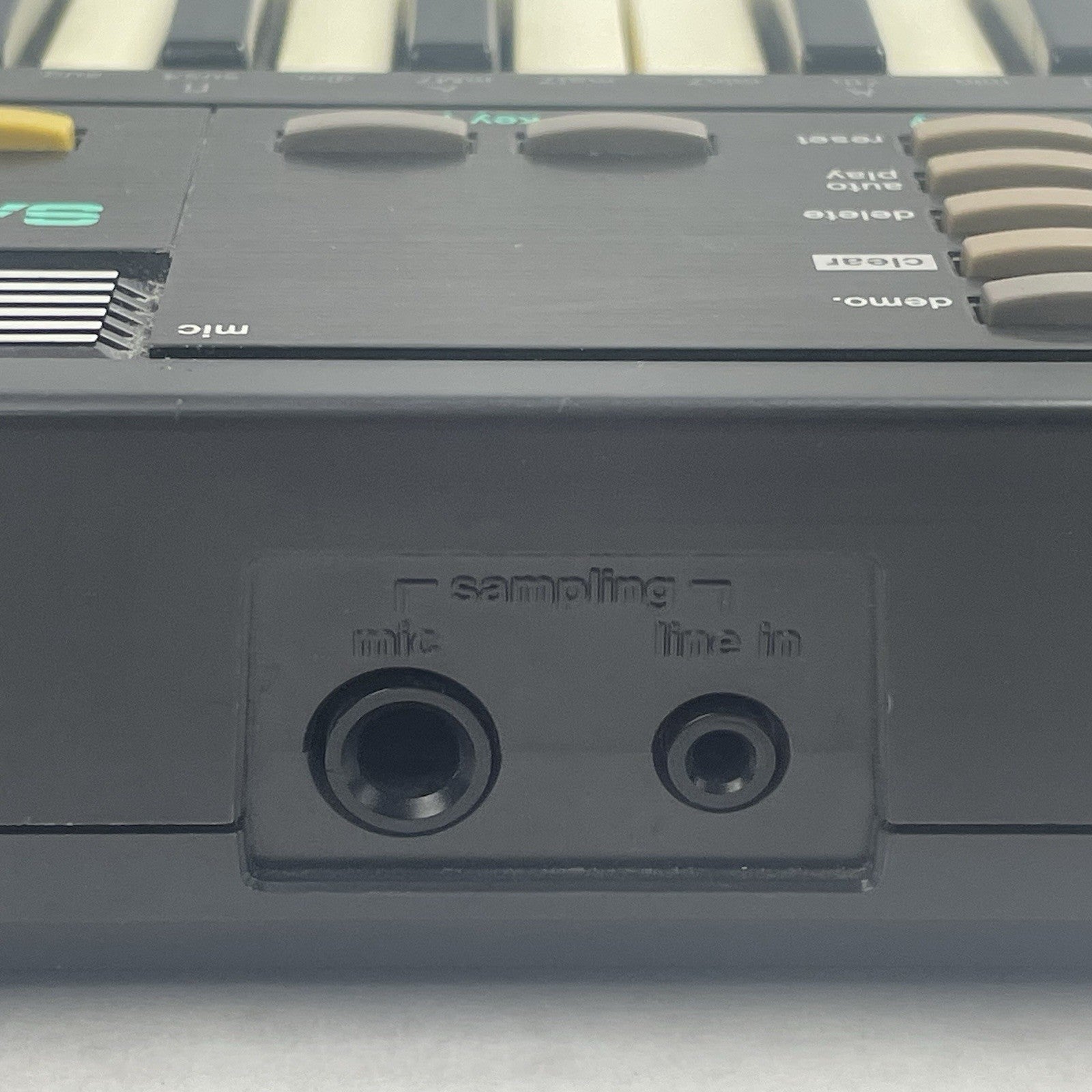Casio SK-1 Portable 32 Key Sampling Keyboard11