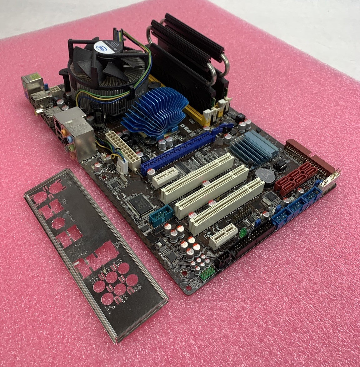 Asus P5Q SE/R Motherboard Intel Core 2 Quad 2.4GHz 4GB RAM w/ Shield