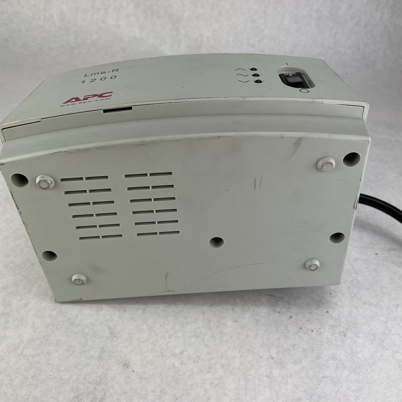 APC Automatic Voltage Regulator LE1200 Line-R 1200VA Parts Or Repair