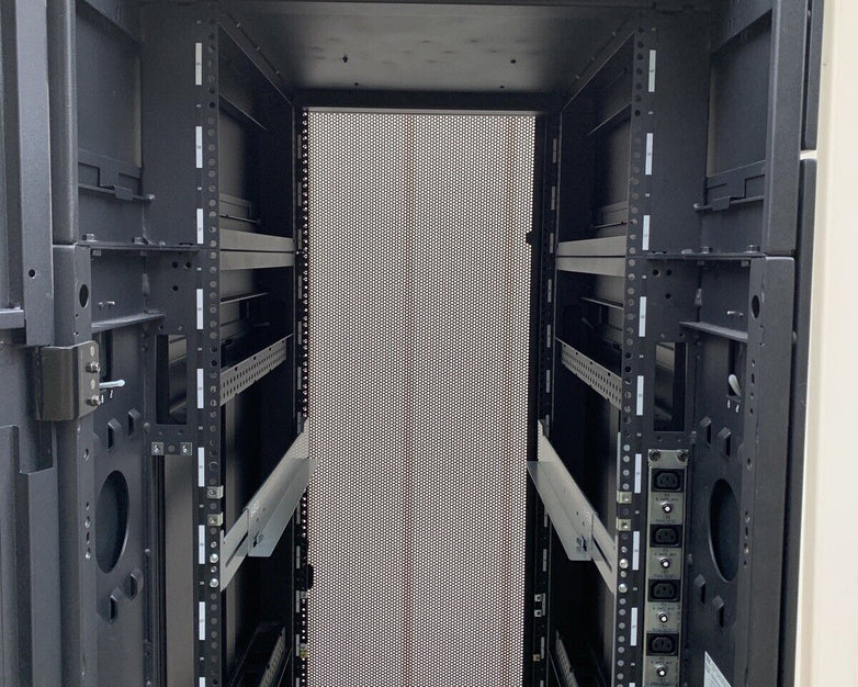 IBM NetBAY 9308 42U Enterprise Server Cabinet Rack 42S w/ Keys and Side Panels