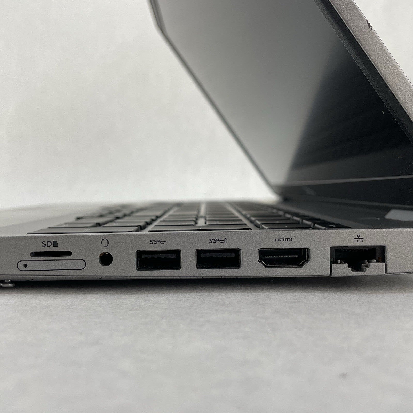 Dell Latitude 5510 15.6" i5-10210U 1.6GHz 8GB RAM No SSD/OS/AC/Batt - Bad Bottom6