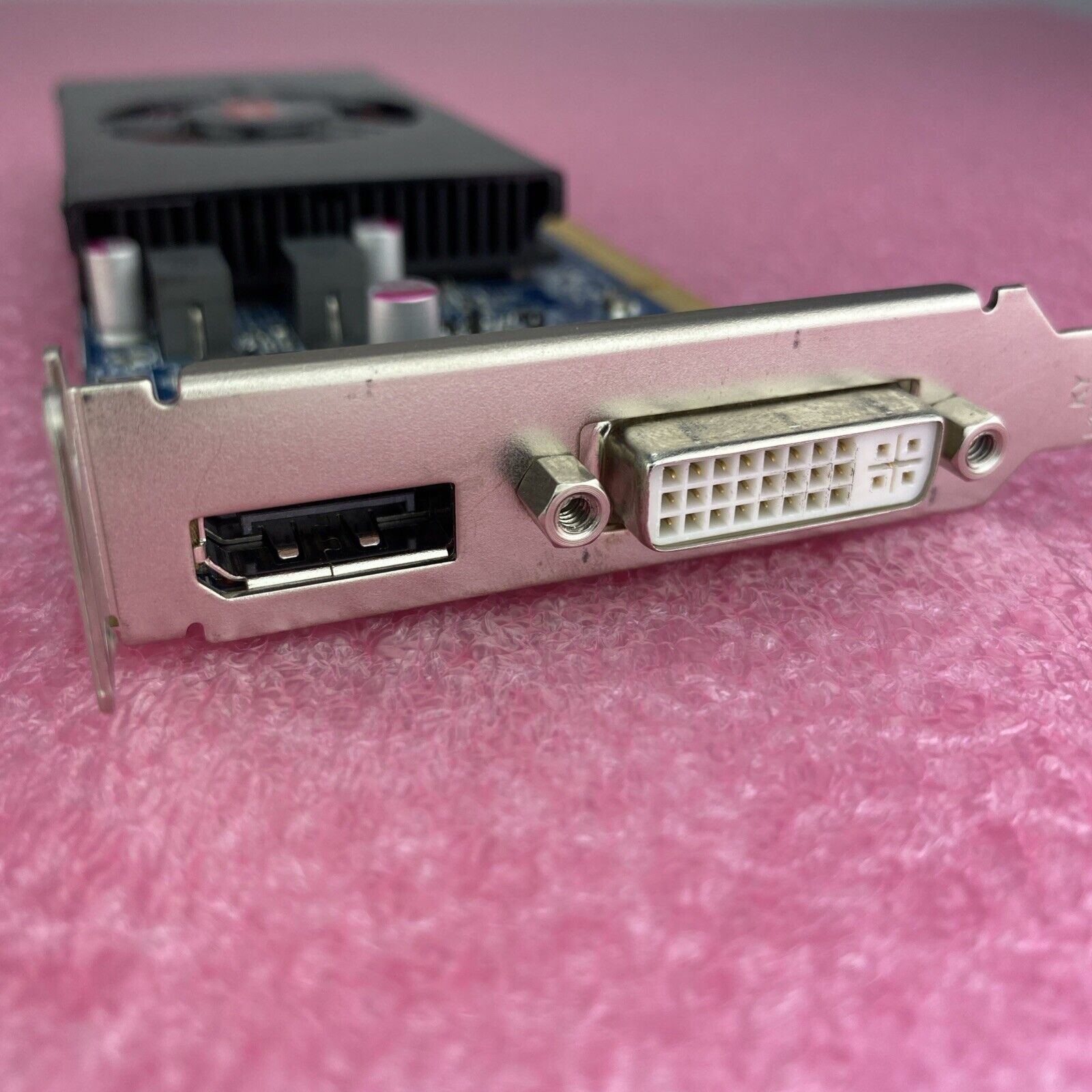 Dell AMD Radeon HD 7570 1GB GDDR5 PCIe x16 DVI DP 0KFWWP Lot Of 2
