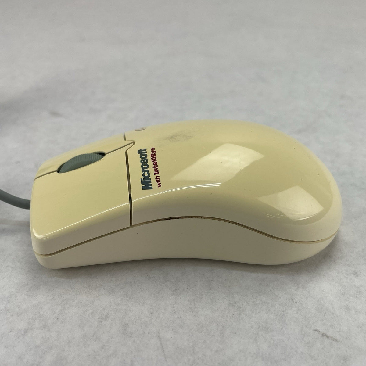 Microsoft Intellimouse X04-91790 Mouse Yellowing - Tested4