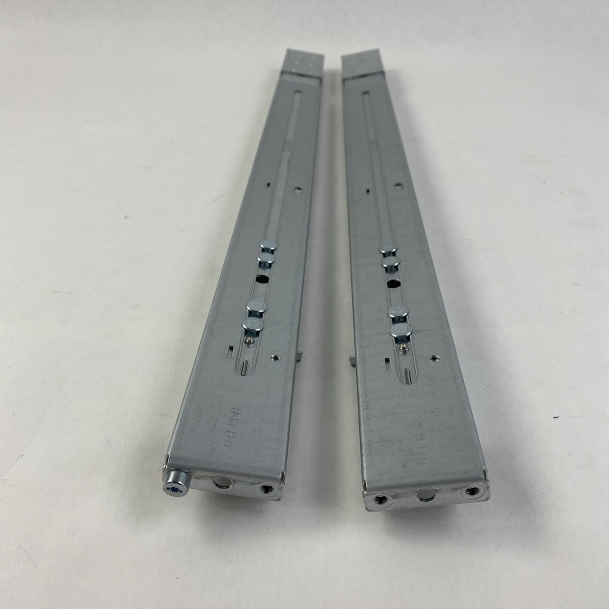 Foxconn 2F77A-02 Right and Left Sliding Server Rails - No Screws1