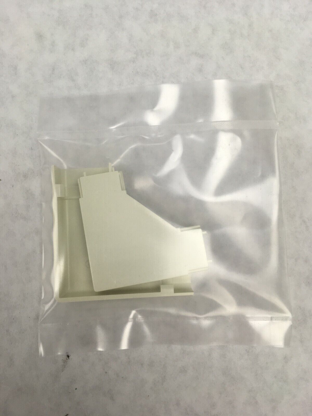 Panduit Pan-Way PRAF3WH-X Right Angle FIT PD3 (Box of 10)