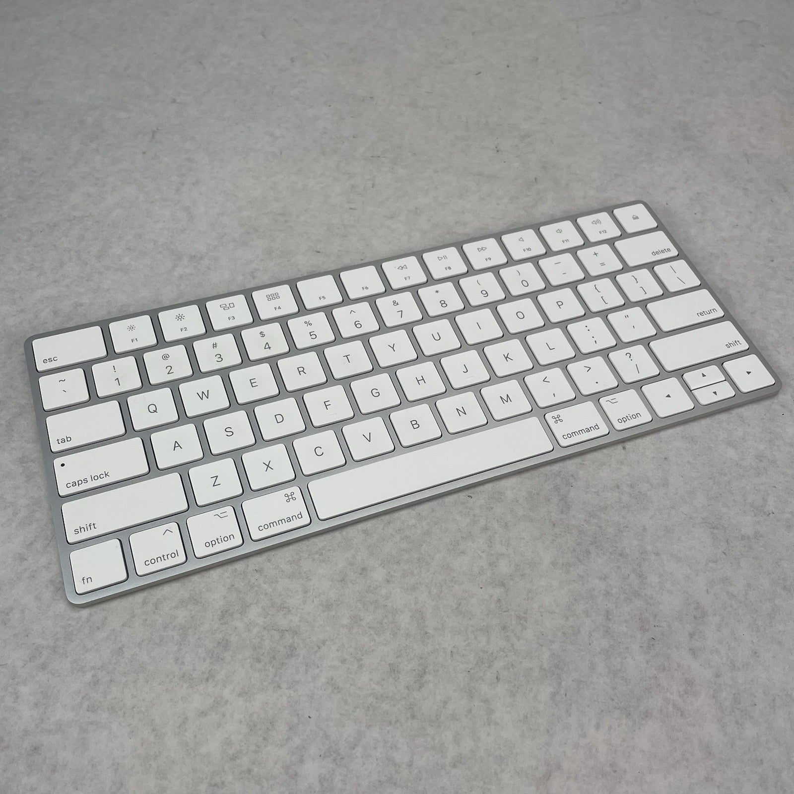 Apple Magic Wireless Rechargeable Keyboard A1644 Tested Working 0