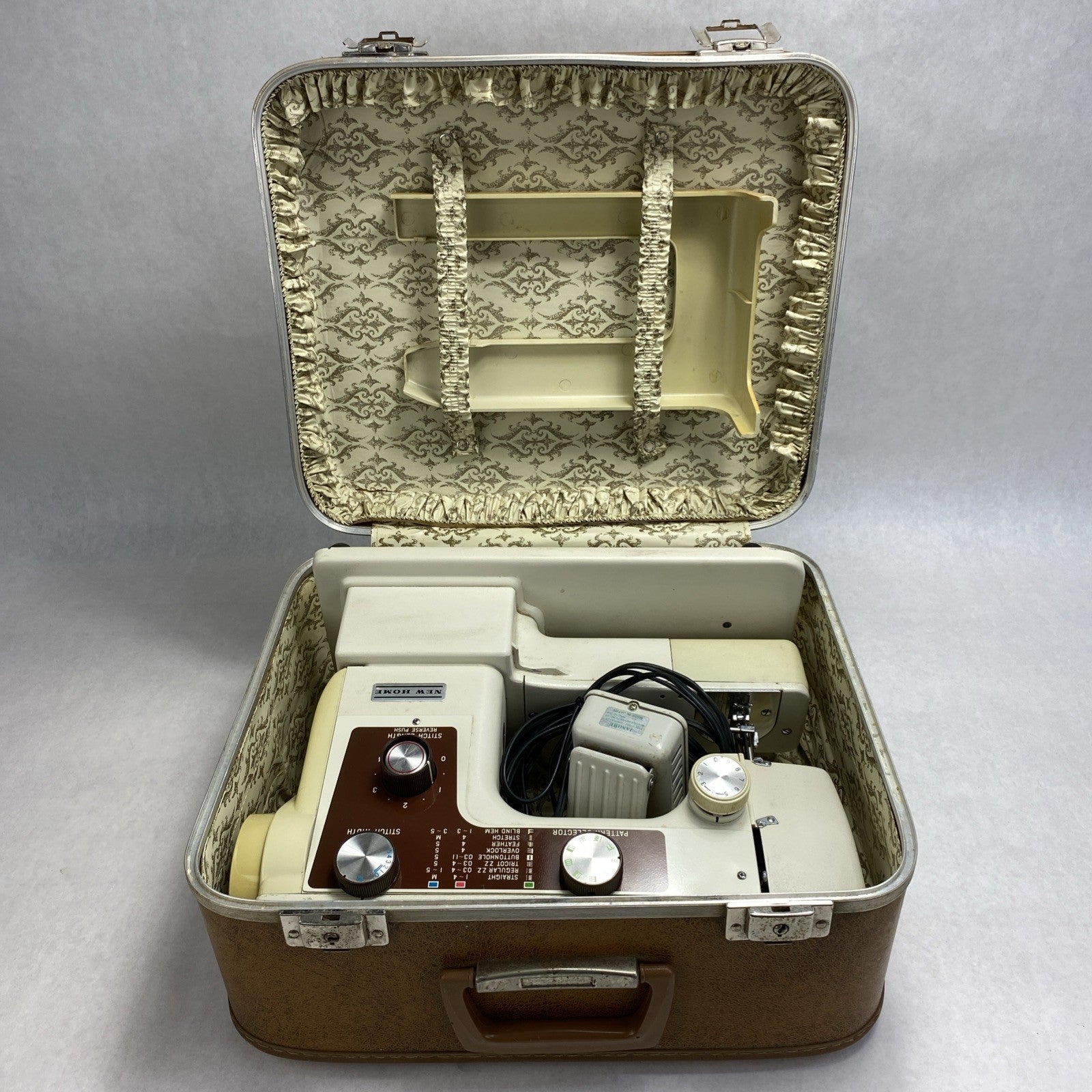 Vintage Janome New Home Model 640 Sewing Machine - Pedal and Manual With Case20