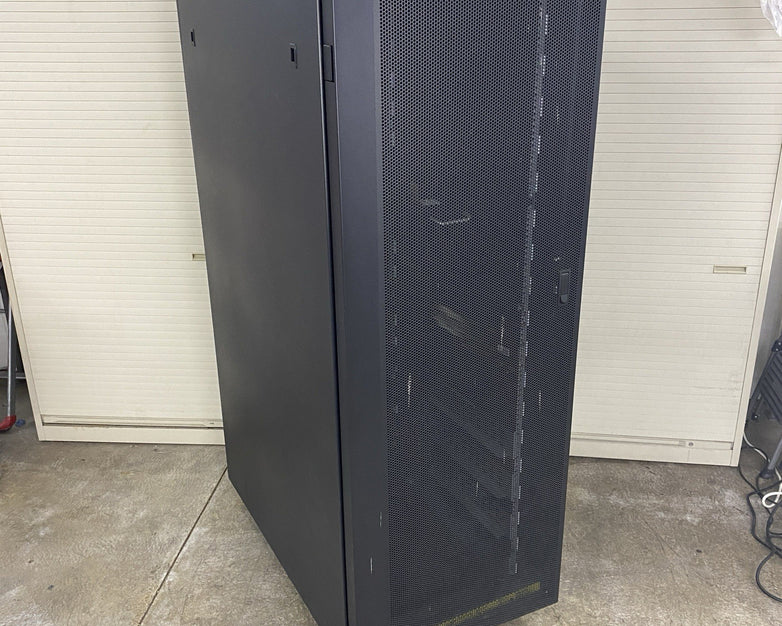 IBM 7014-T00 Enterprise 19" Rack Enclosure No Keys