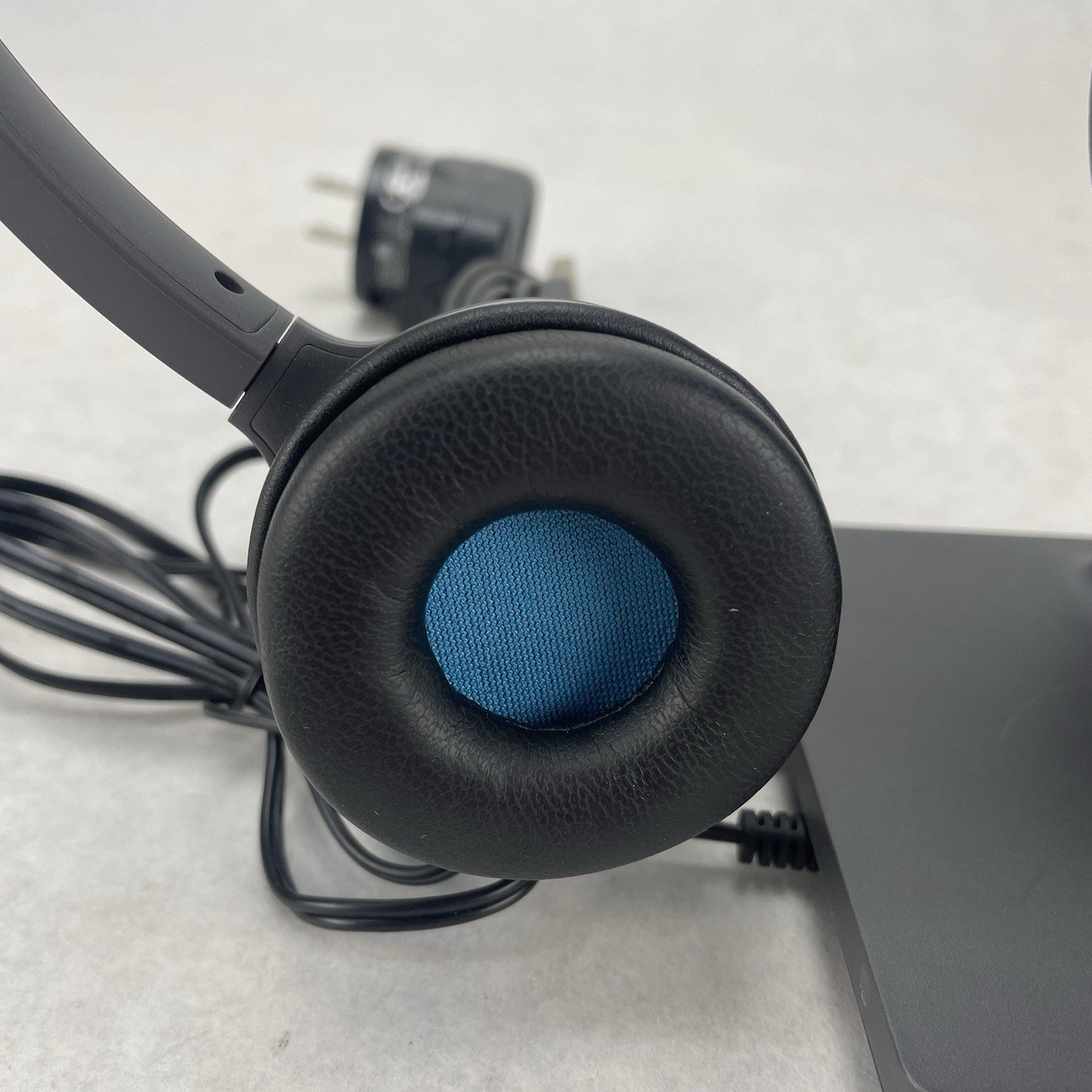 Cisco 562 CP-HS-WL-562-S-US V09 Wireless Dual Headset w/Standard Base Station3