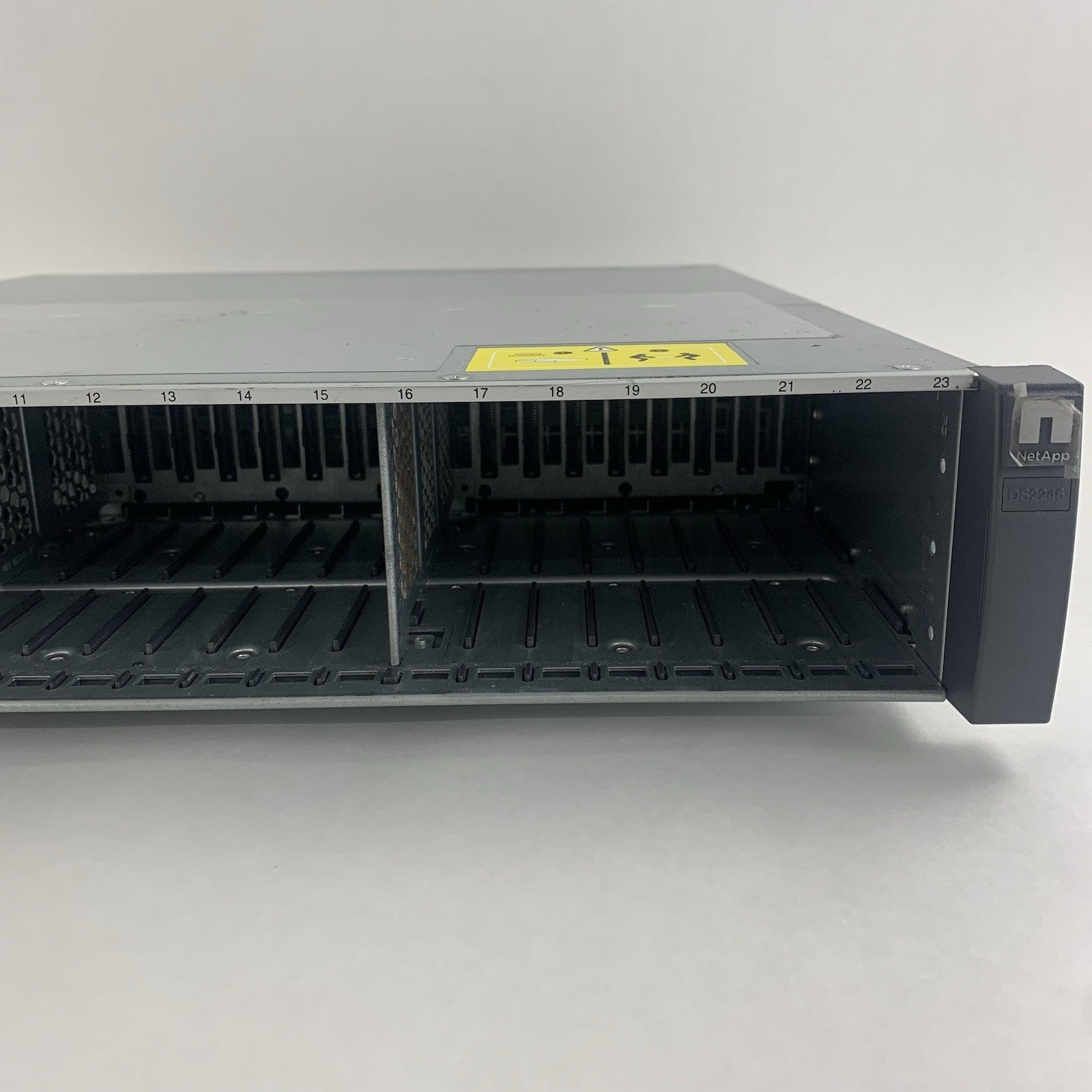 Netapp DS2246 Storage Expansion Array 24 Bay 2.5" SAS Trays 1x IOM6 Controllers3