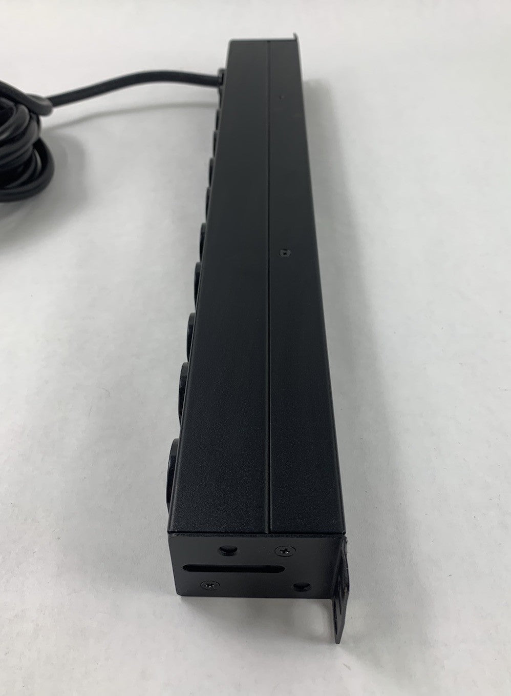 APC AP9562 10-Outlet Rack Mount Power Distribution Unit4