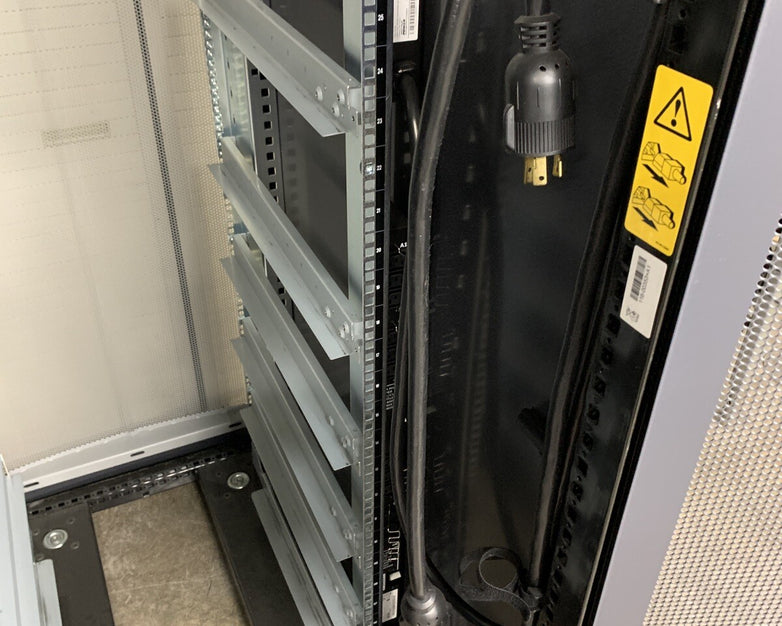 NETAPP NAC-0501 Server Rack Cabinet Unlocked No Keys