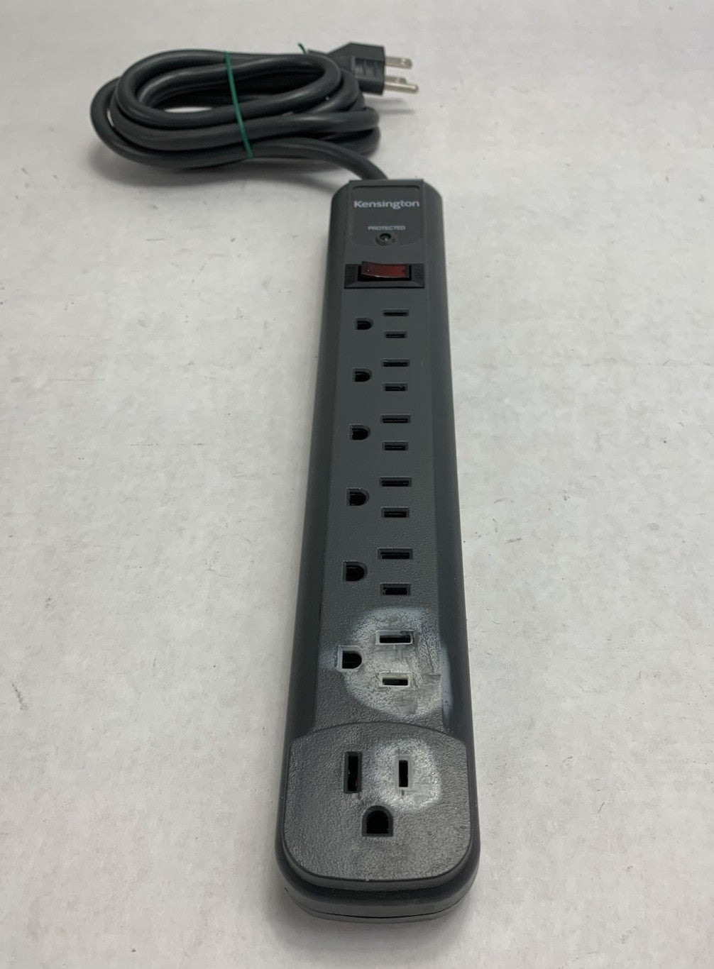 Kensington S9P710NI 7-Outlet Surge Protector Power Strip (Lot of 2)1