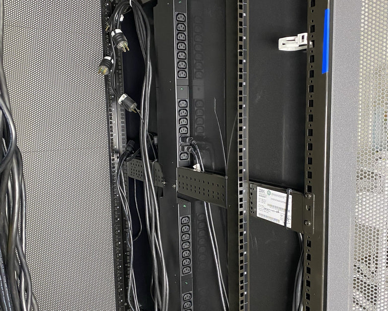 IBM 9307-4RX 1S 42U Server Rack Cabinet 39M6738 w/ Power Distribution Units