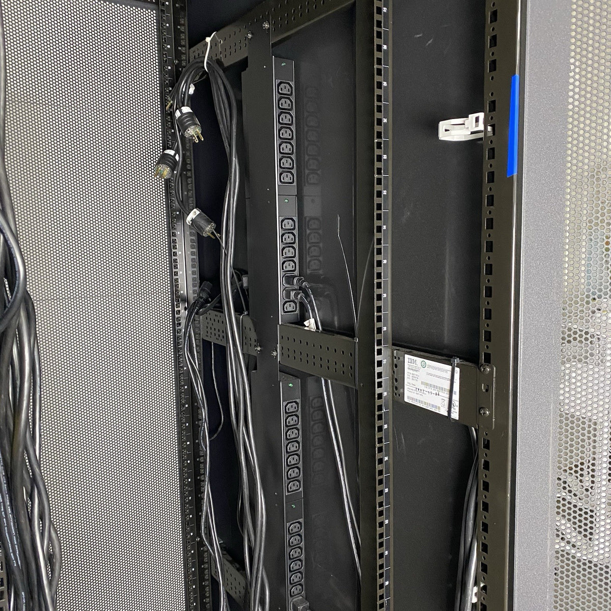 IBM 9307-4RX 1S 42U Server Rack Cabinet 39M6738 w/ Power Distribution Units11