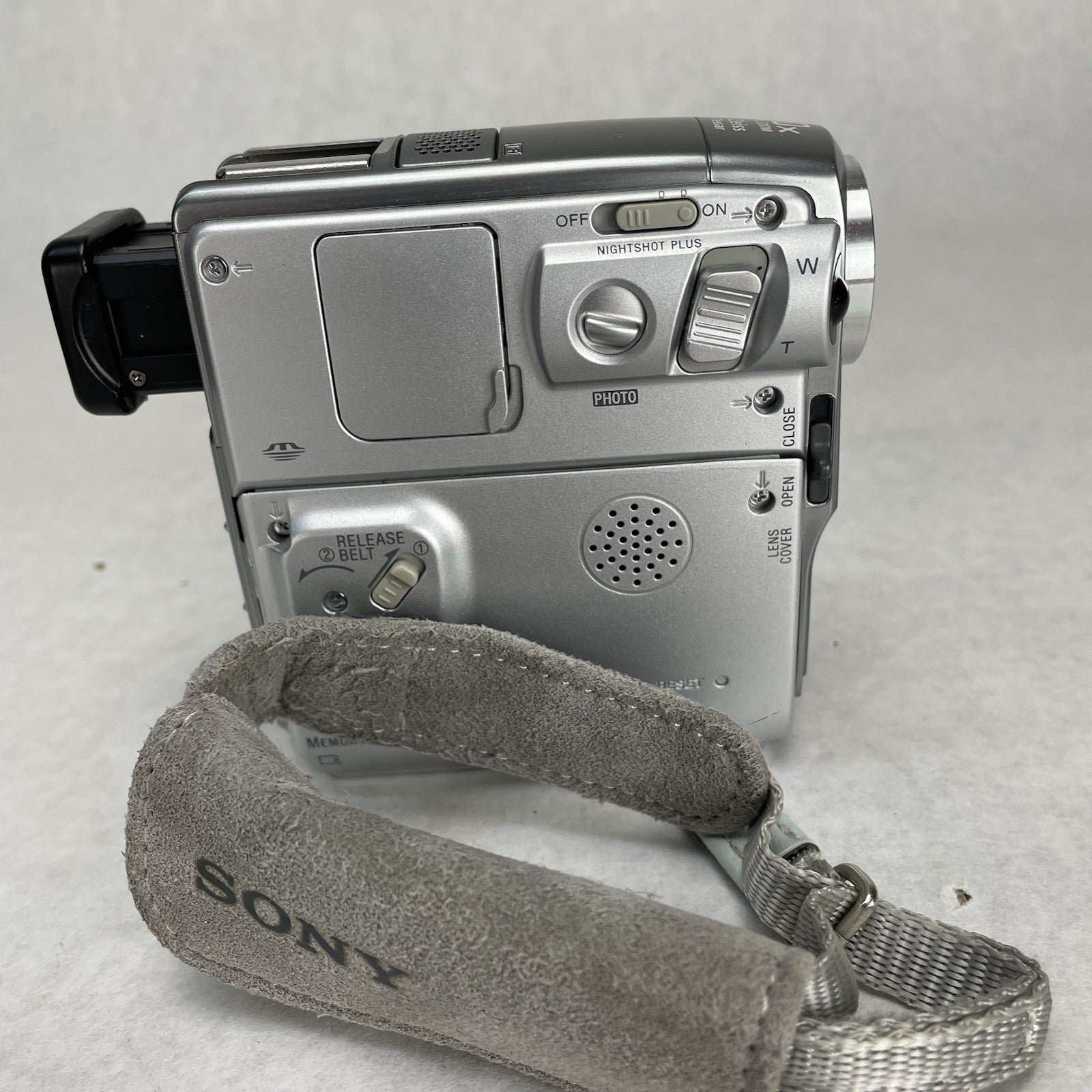 Sony Handycam DCR-PC109 Mini DV Hybrid Camcorder With Nightshot / Nightvision