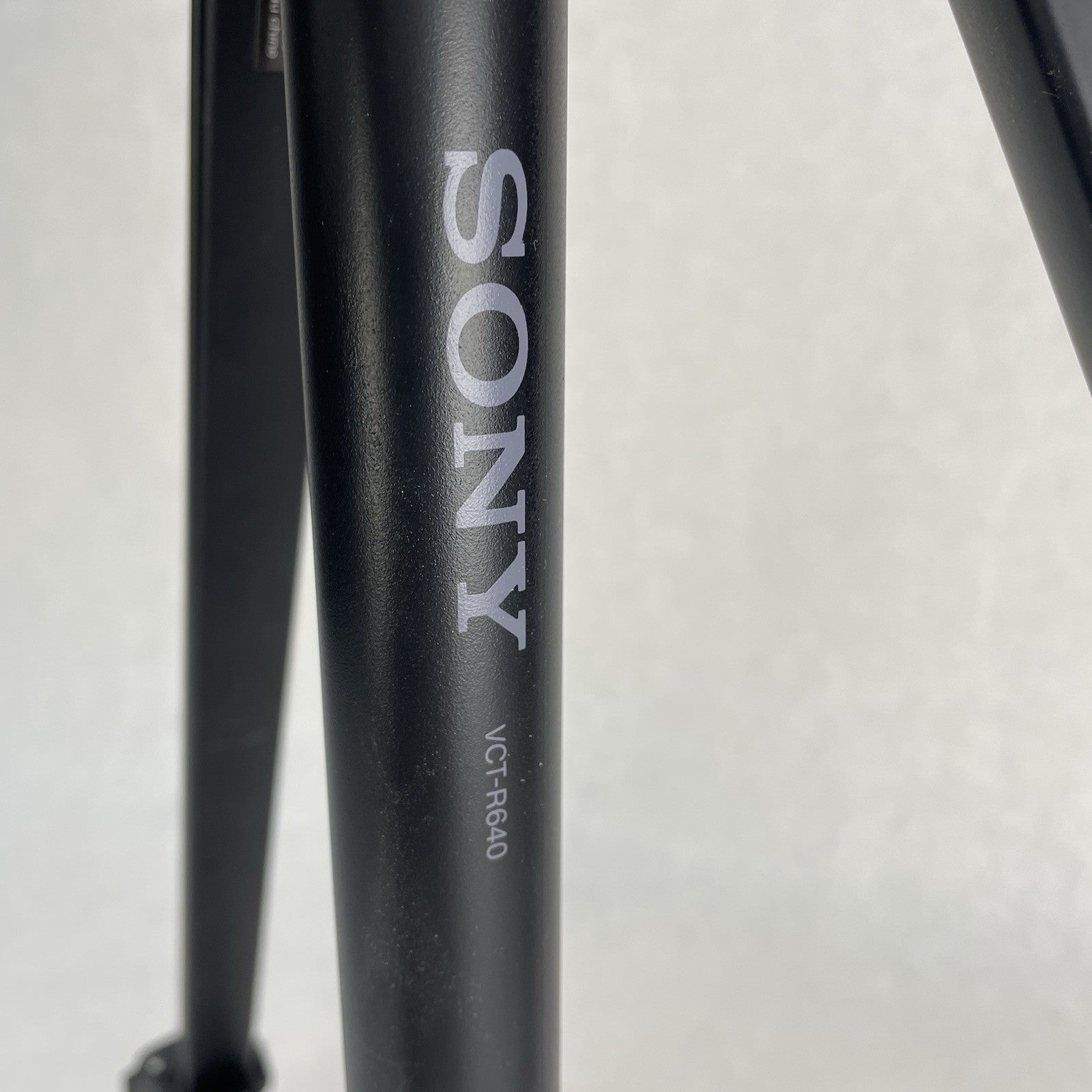 Sony VCT-R640 Video Camera Tripod with Arm Lightweight