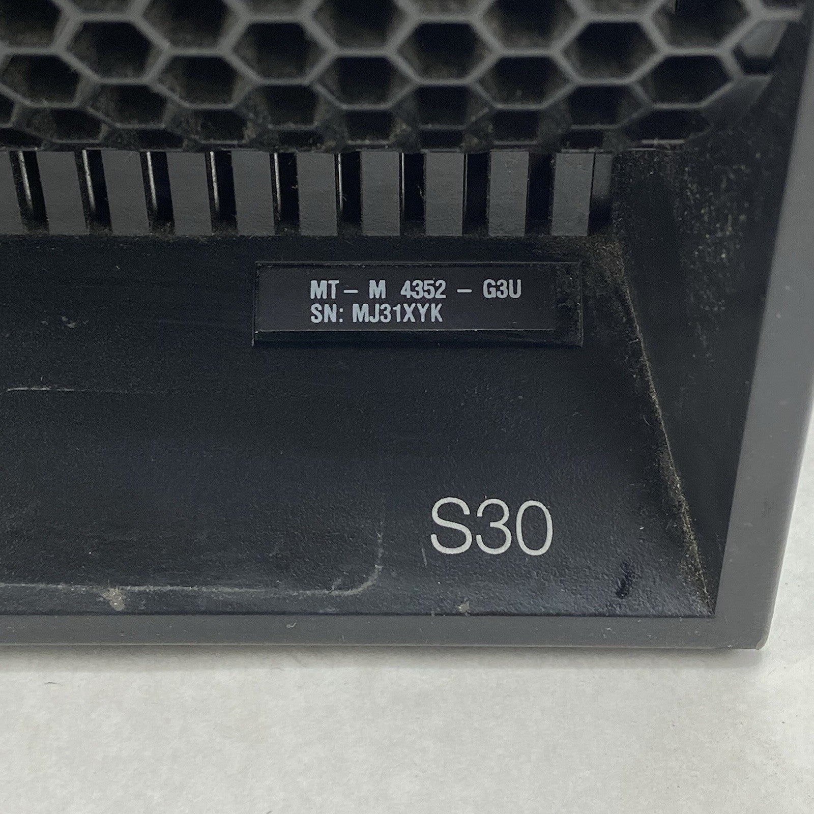 Lenovo ThinkStation S30 MT Intel Xeon E5-1607 V2 3GHz 16GB RAM No HDD No OS3
