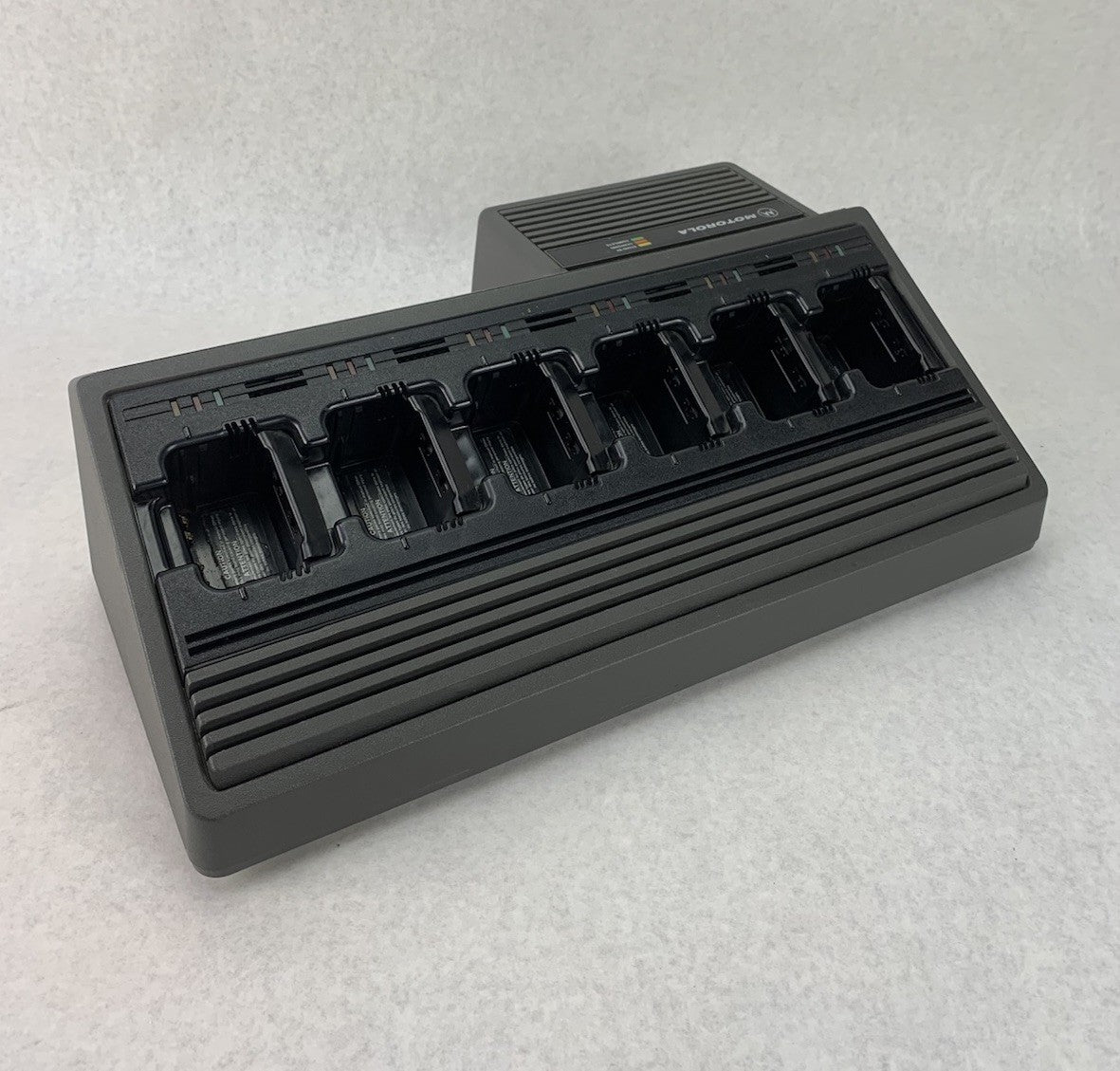 Motorola NTN1177A 6-Bay Radio Battery Charger0