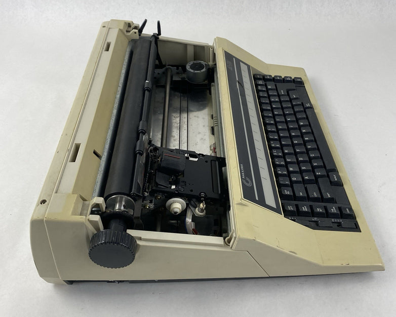 Nakajima AE-710 Electronic Typewriter Power Tested No AC Adapter Missing Lid