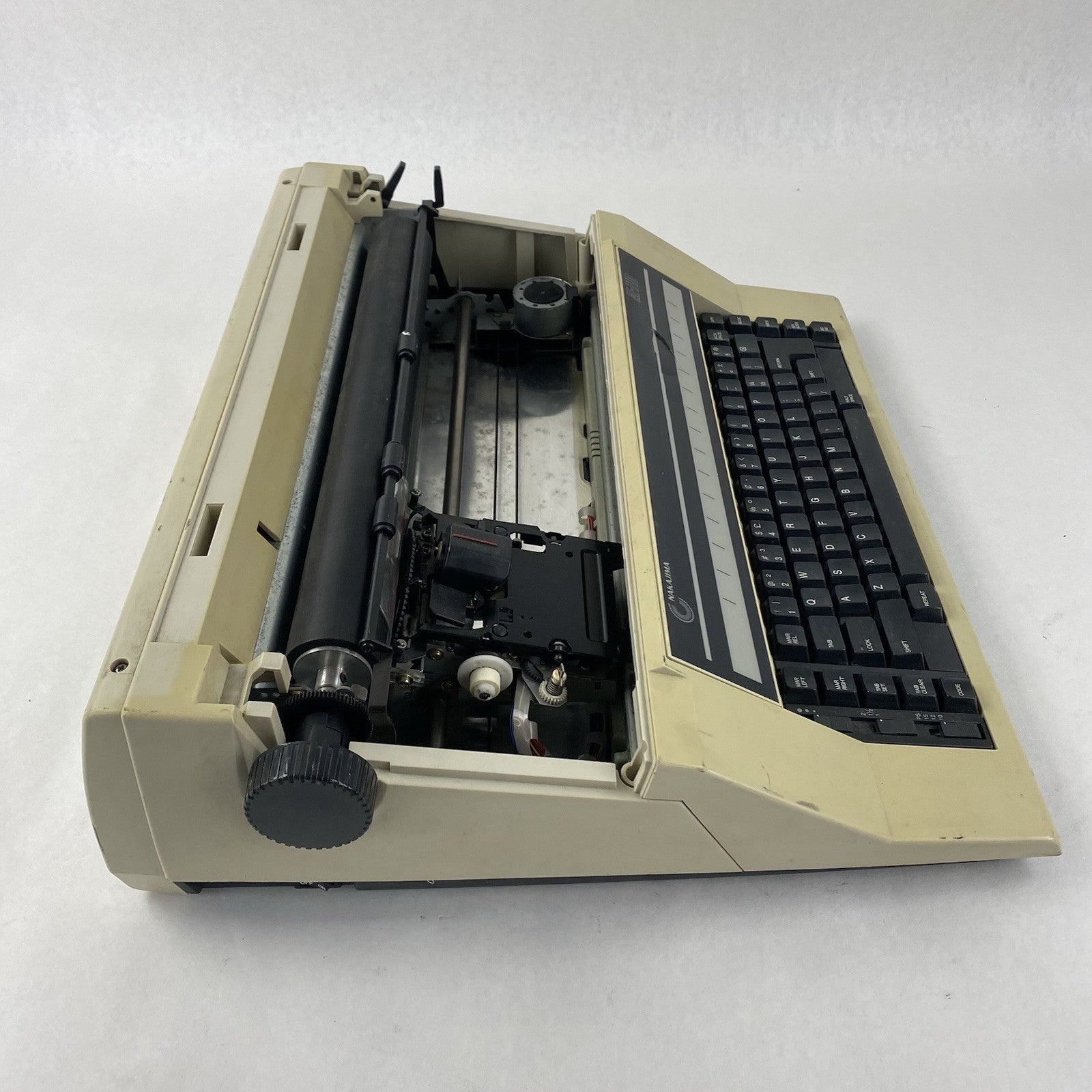Nakajima AE-710 Electronic Typewriter Power Tested No AC Adapter Missing Lid9