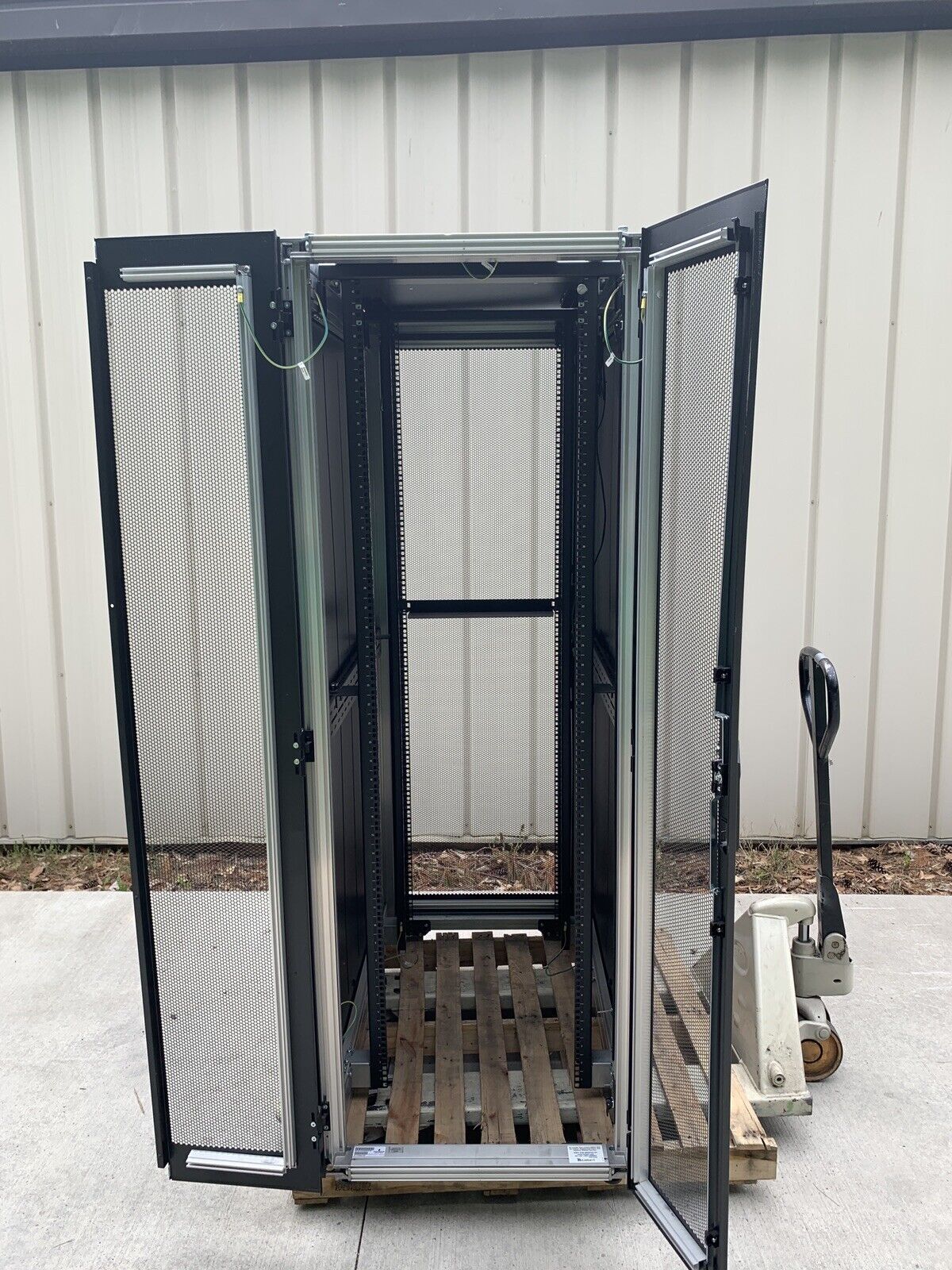 Emerson Knurr DCM Server Rack 42U 78"-48"-28"