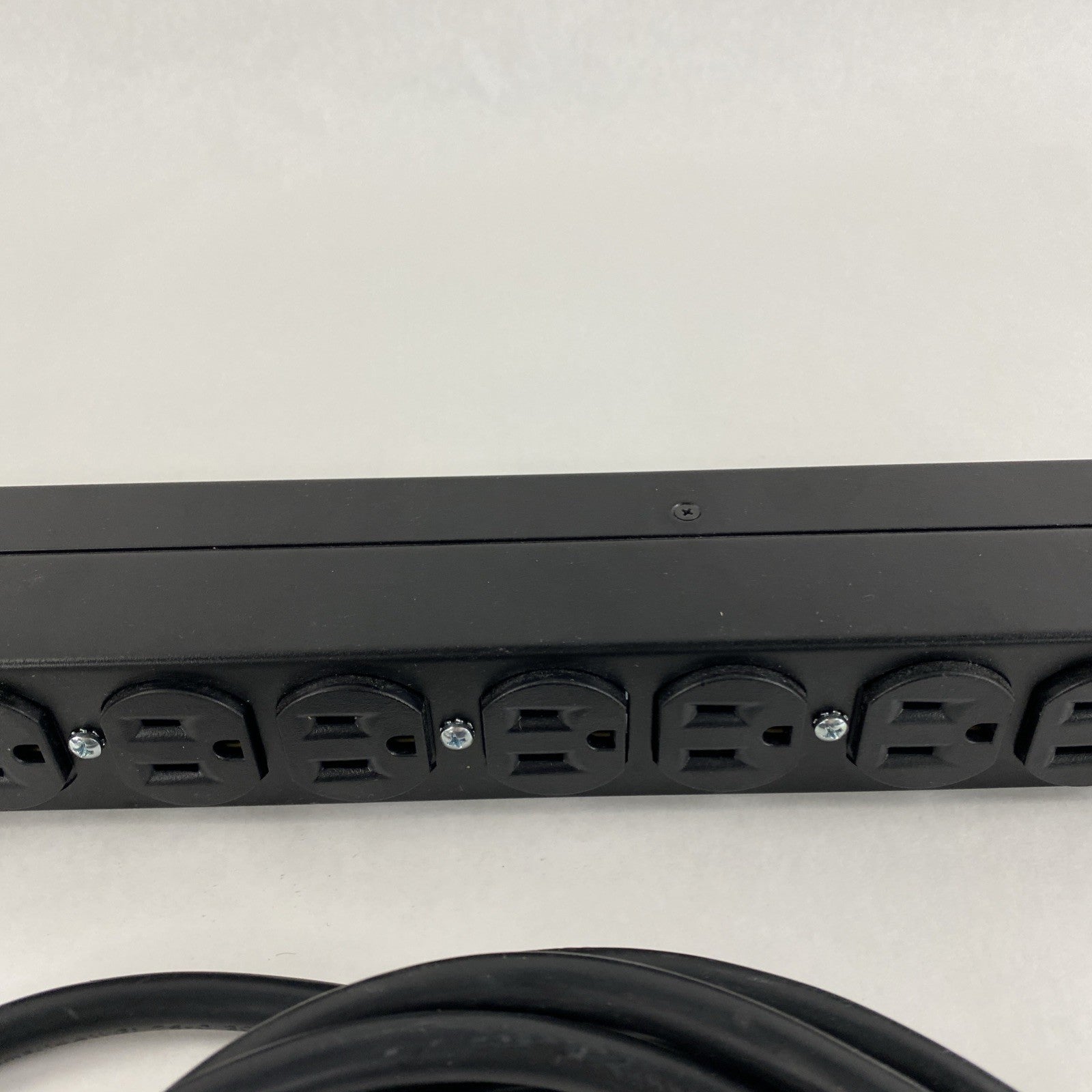 APC AP9562 Basic Rack PDU w/ Rack Ears5