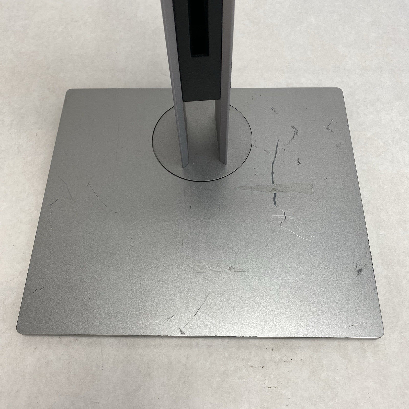 HP E233 Monitor Stand 2