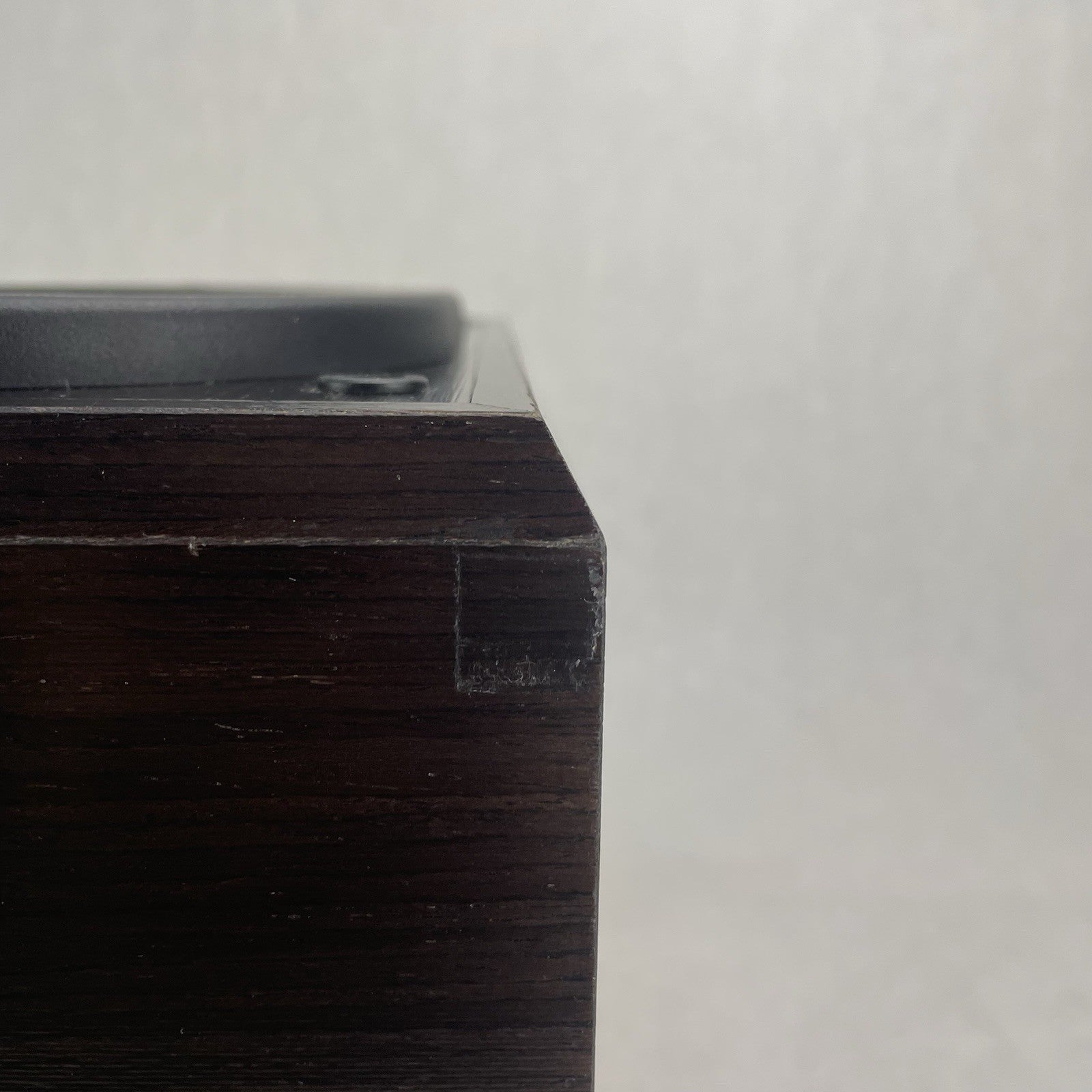 Single Polk Audio RTi28 Speaker w/ Wall Mount13