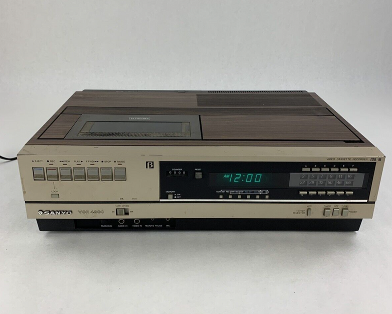 Sanyo VCR 4200 Betacord Video Cassette Recorder Power Tested Door Sticks Vintage