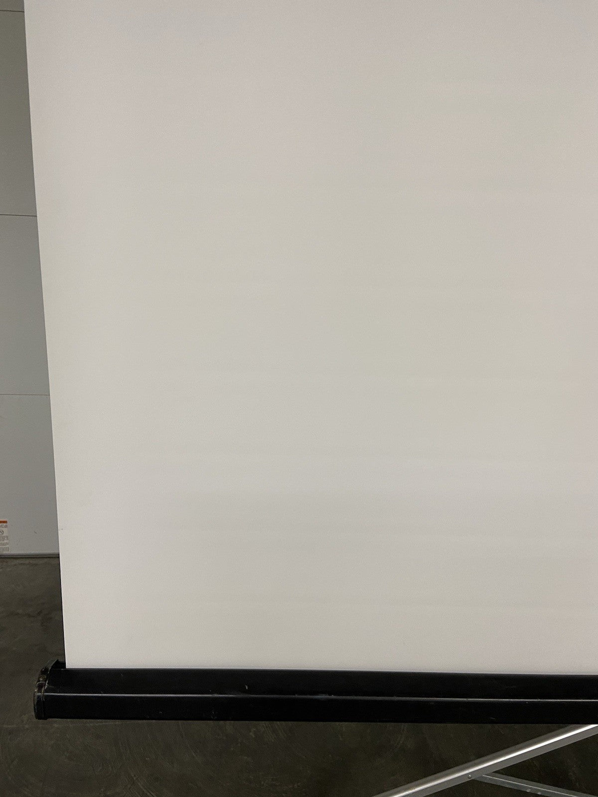 Draper Diplomat Tripod Portable 96" Projector Screen Screen