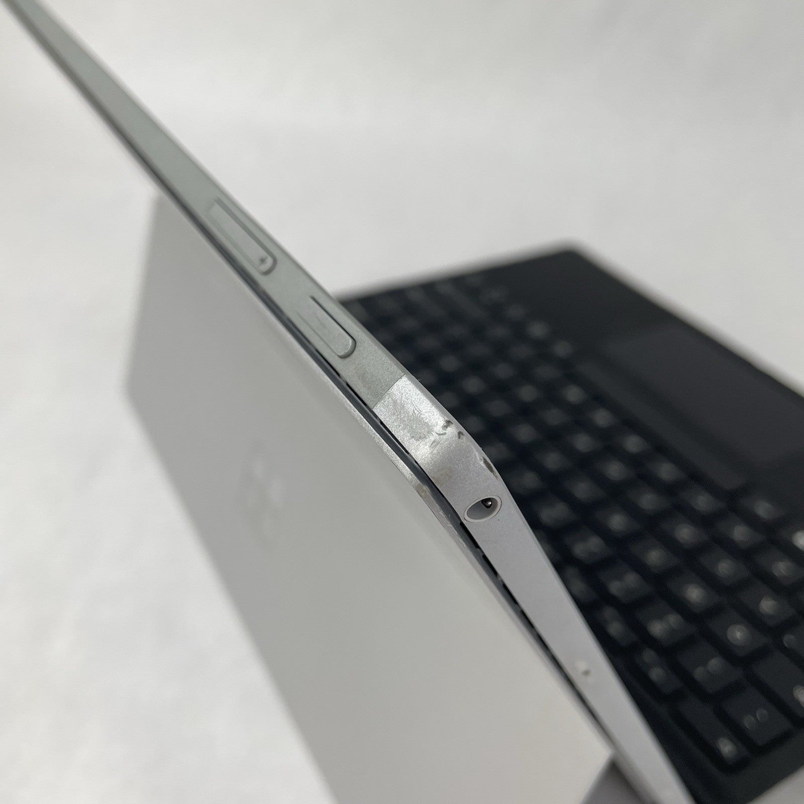 MicroSoft Surface Pro 7 13.3" i7-1065G7 1.30 GHz 16 GB RAM 256 GB SSD Windows 114