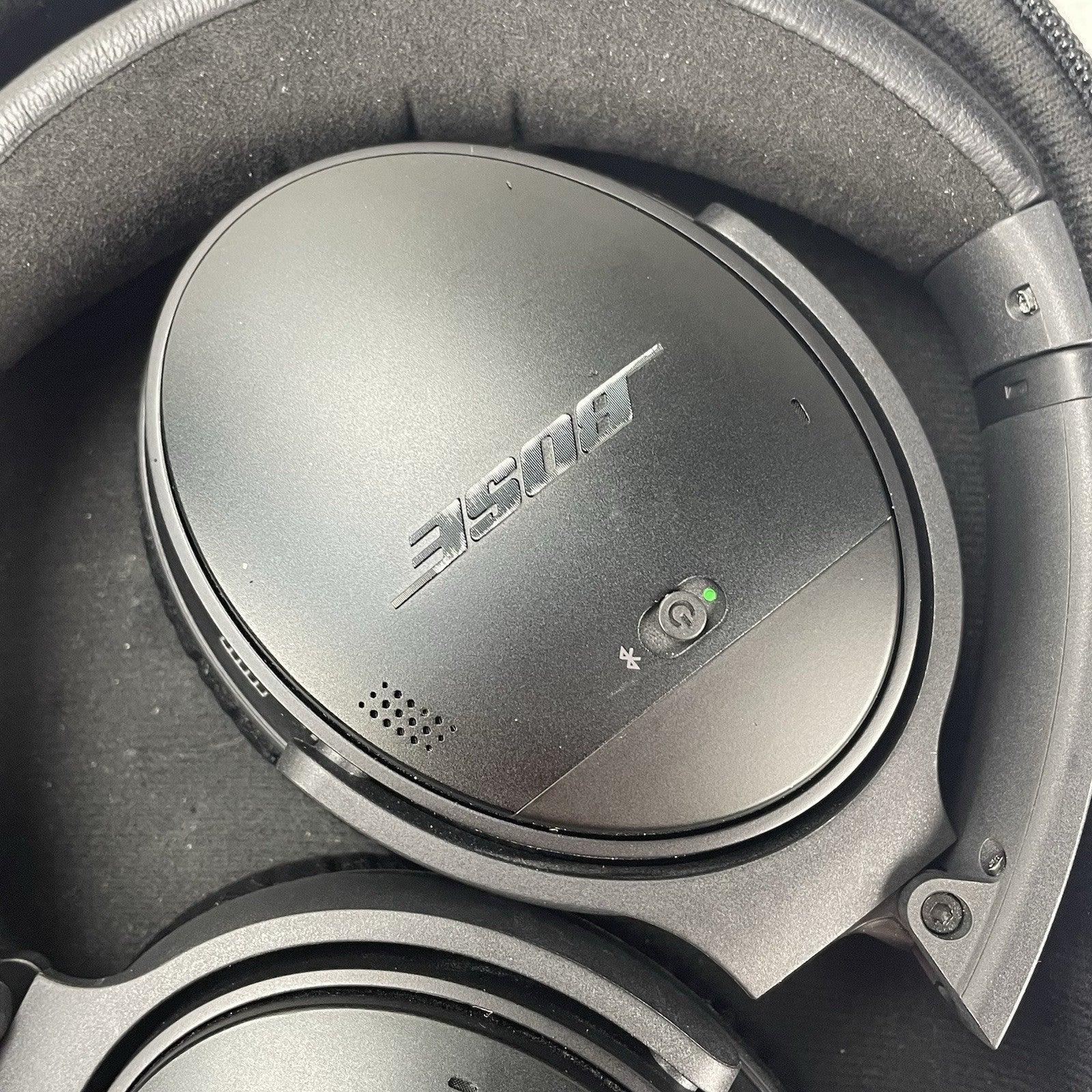 Bose QuietComfort 35 First Gen Wireless Bluetooth Noise Cancelling Headphones1