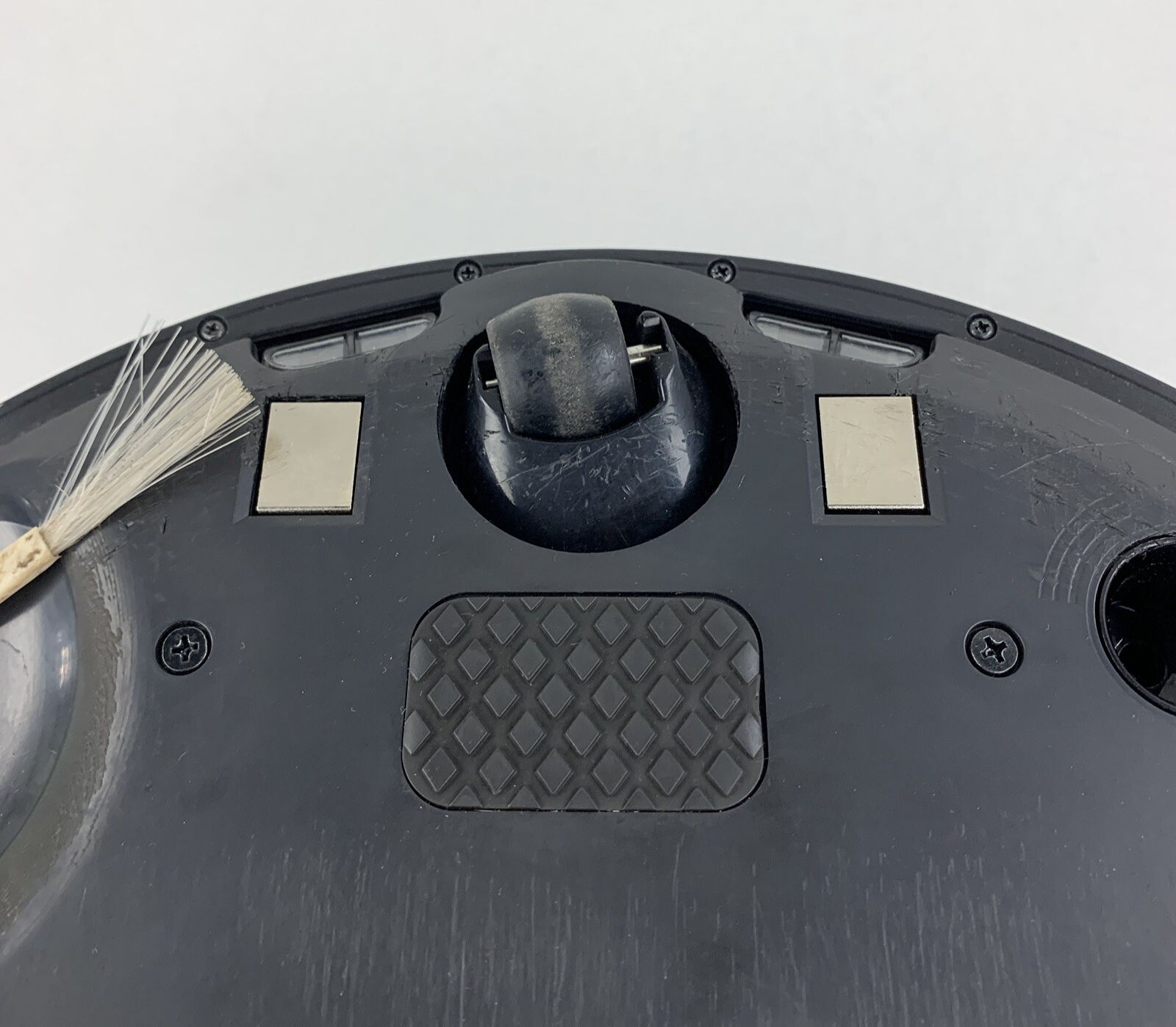 iRobot Roomba i1 Robot Vacuum Powers on For Parts and Repair