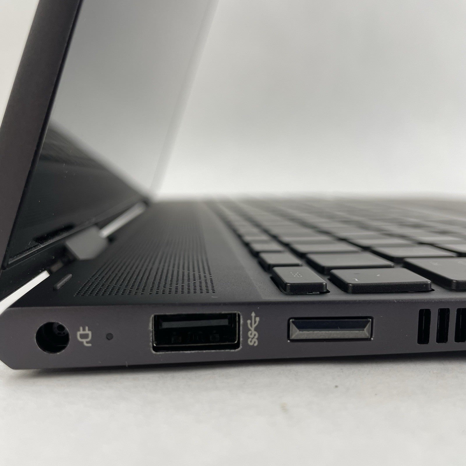 HP ENVY x360 15m-ds0011dx 15.6" Ryzen 5 3500U 2.10GHz 16GB RAM No SSD/OS/AC/Batt4