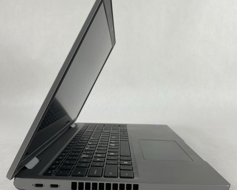 Dell Latitude 5520 15.6" i5-1135G7 2.40 GHz 8 GB RAM No SSD/OS/AC - Worn Keys