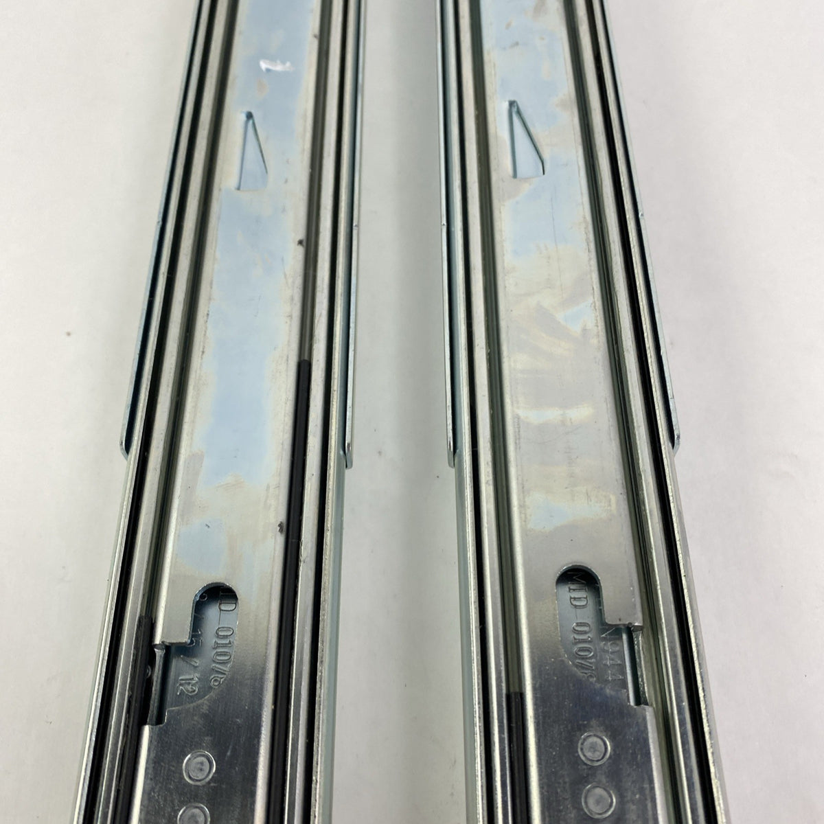 Dell R137J N915J Right and Left Sliding Server Rails 13