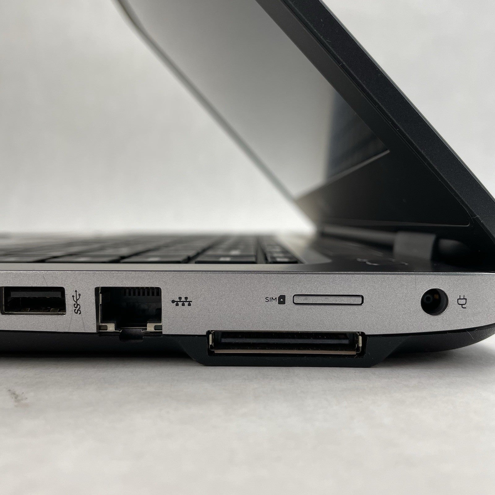 HP ProBook 640 G2 14" i5-6200U 2.30 GHz 4 GB RAM No SSD/OS/AC6