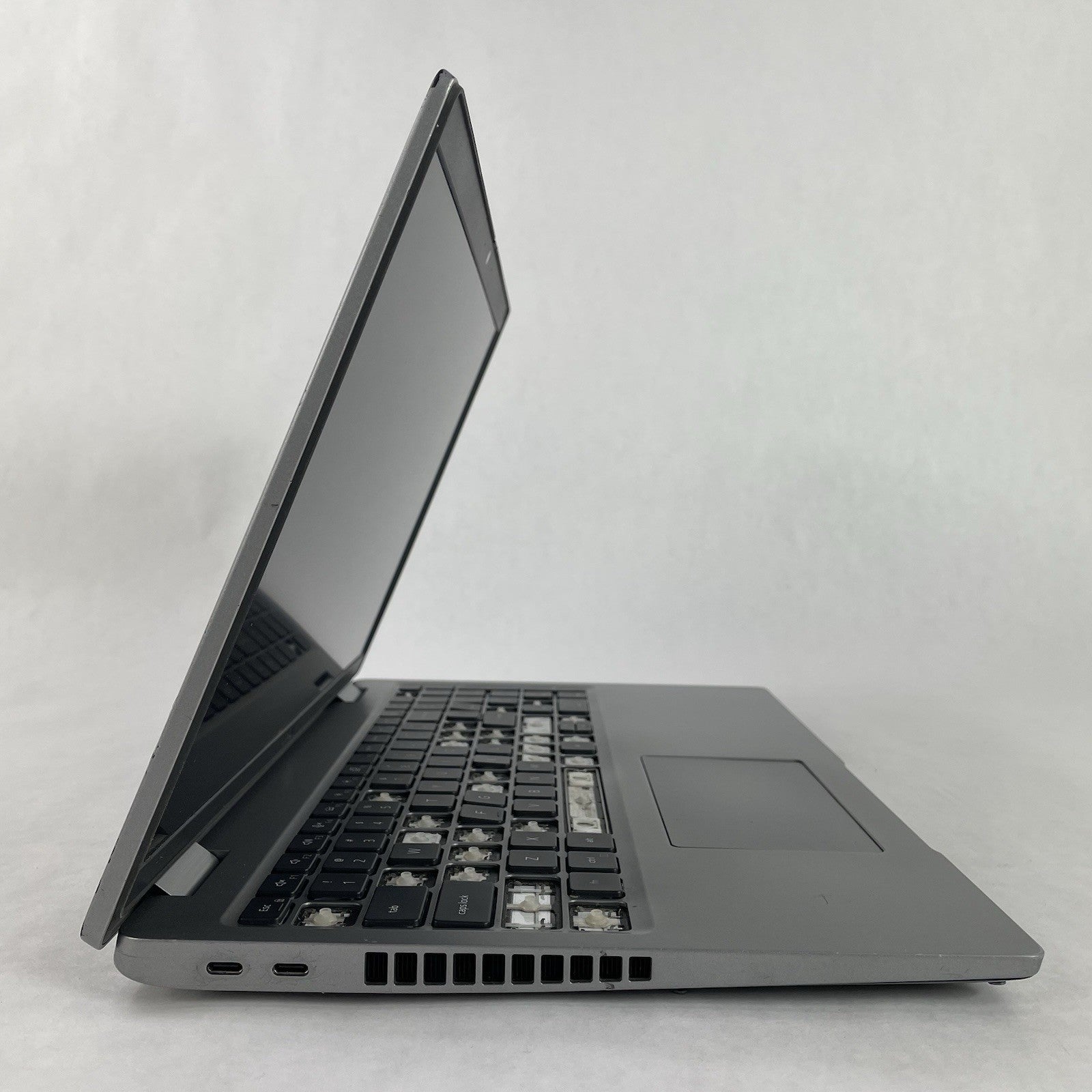 Dell Latitude 5520 15.6" i5-1135G7 2.40GHz 8GB RAM No SSD/OS/Batt - Missing Keys8