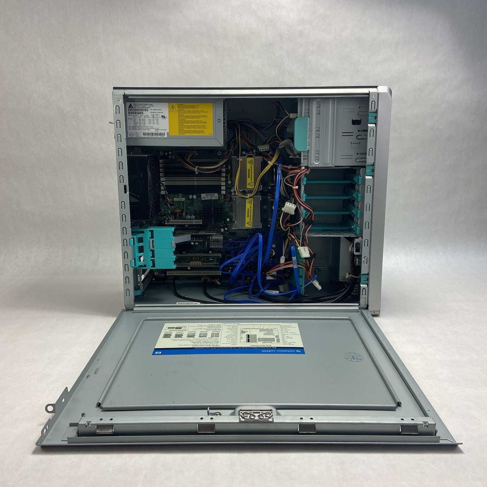HP Workstation xw8200 MT 2x Intel Xeon 3.2GHz 3GB RAM No HDD No OS Quadro NVS 288