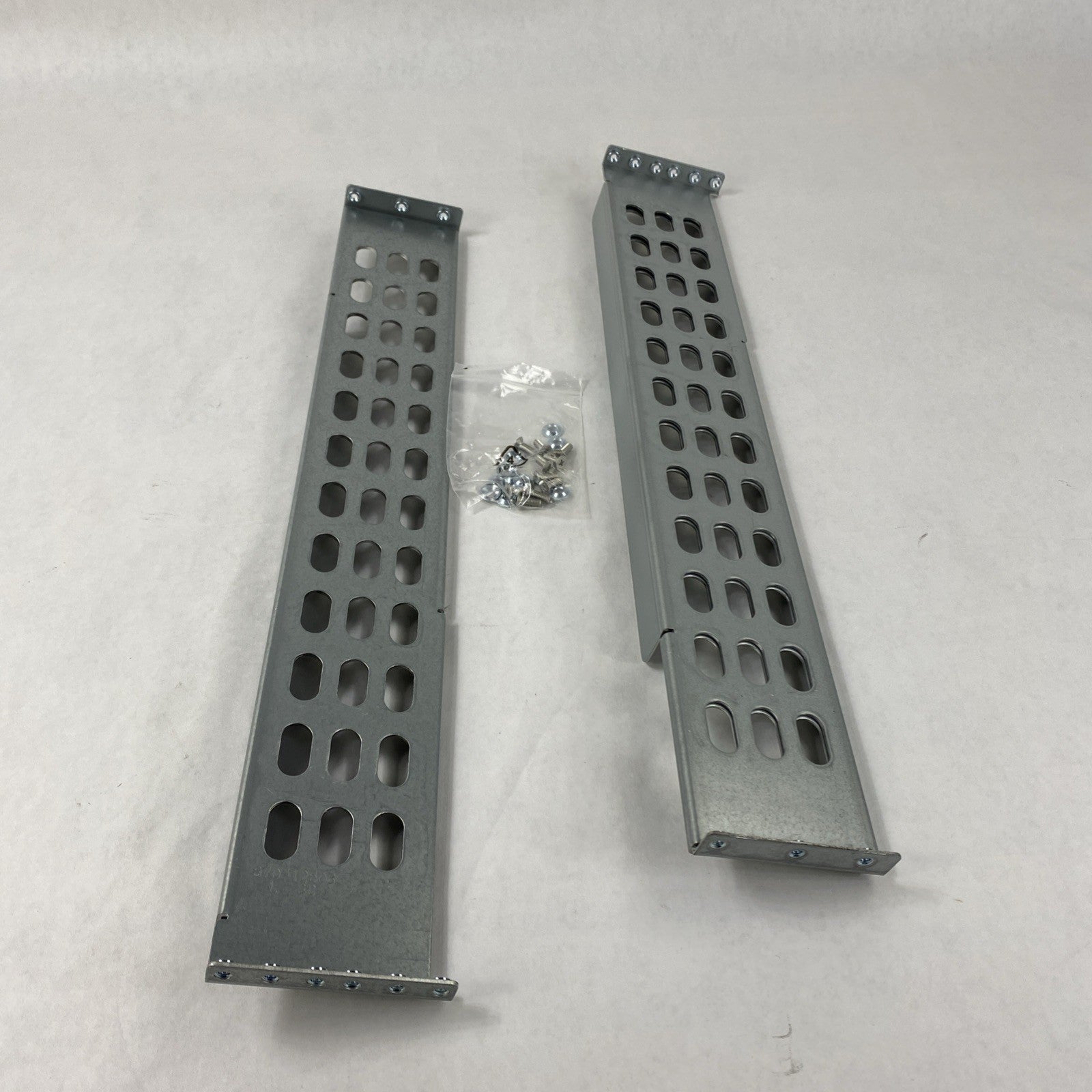 APC 0M-756H Sliding Rail Kit Smart-UPS Left 870-1250B and Right 870-1251B0