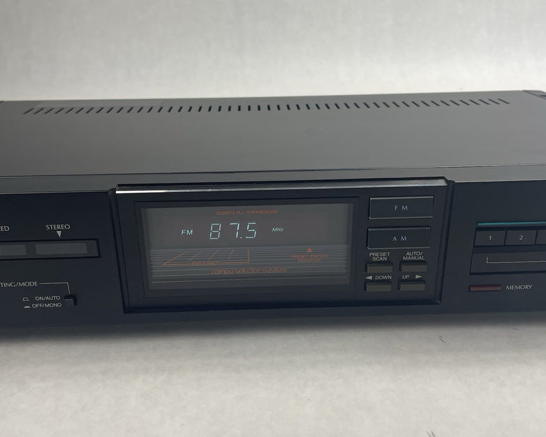 Sansui T-700 Quartz PLL Synthesizer AM/FM Stereo Tuner Power Tested